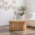 Tavolino rotondo in legno con design a trama verticale