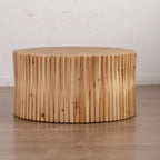 Tavolino rotondo in legno con design a trama verticale