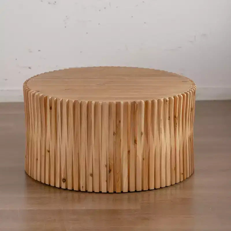 Tavolino rotondo in legno con design a trama verticale