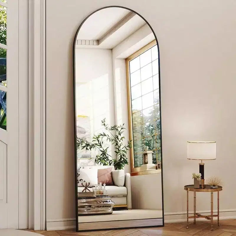 Specchio a figura intera ad arco da 56 pollici con cornice in alluminio