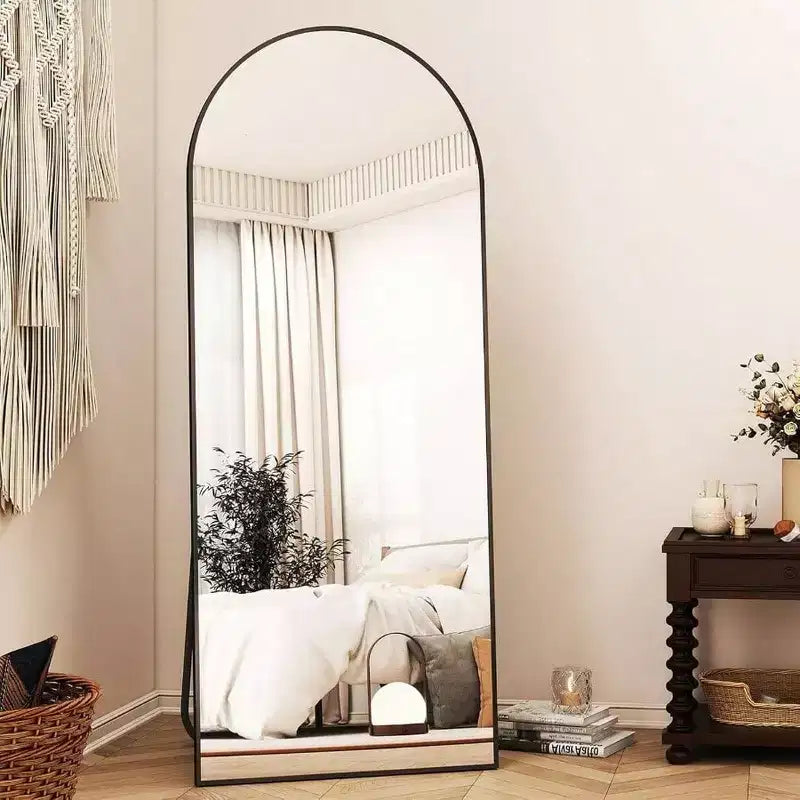 Specchio a figura intera ad arco da 56 pollici con cornice in alluminio