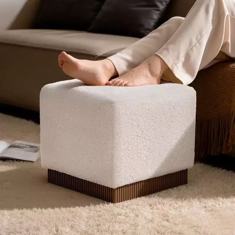 Pouf ottomano cubico con base effetto legno – Poggiapiedi imbottito, struttura in legno massello di acacia, capacità 227 kg